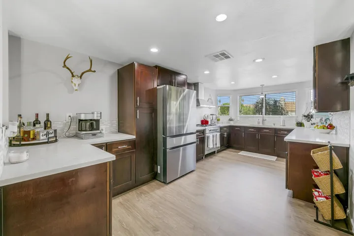 39 KITCHEN FULL