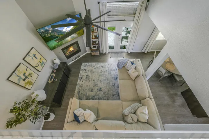 48 VIEW LIVING FULL