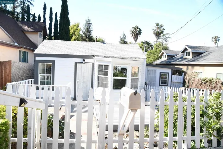 881 Merle Ave, Martinez, California 94553