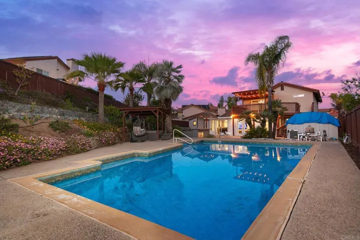 11922 Via Hacienda, El Cajon, California 92019