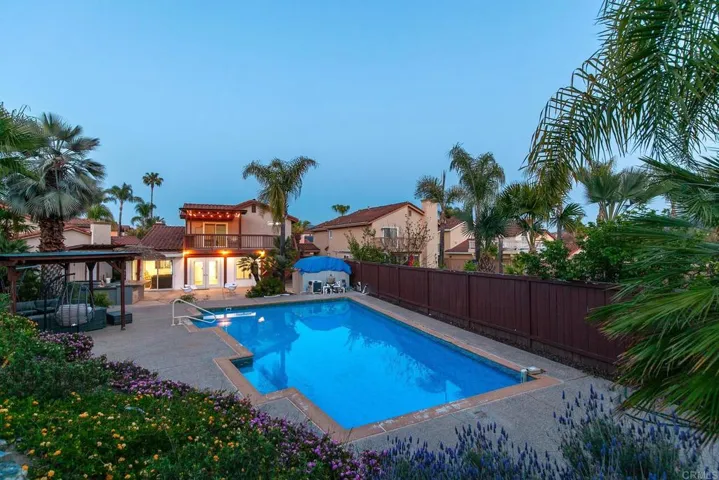 11922 Via Hacienda, El Cajon, California 92019