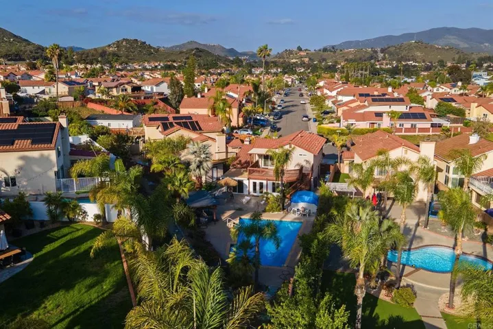 11922 Via Hacienda, El Cajon, California 92019