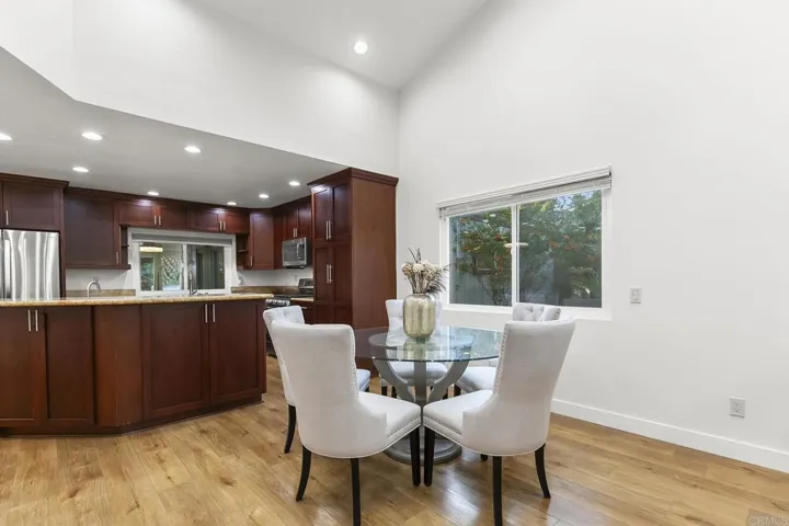 11922 Via Hacienda, El Cajon, California 92019