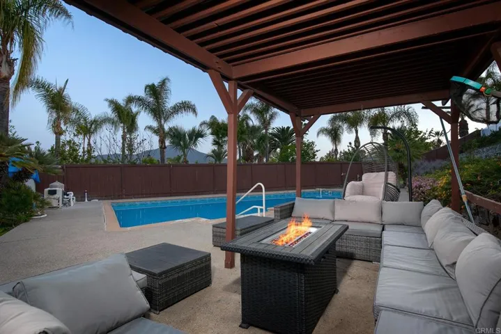 11922 Via Hacienda, El Cajon, California 92019