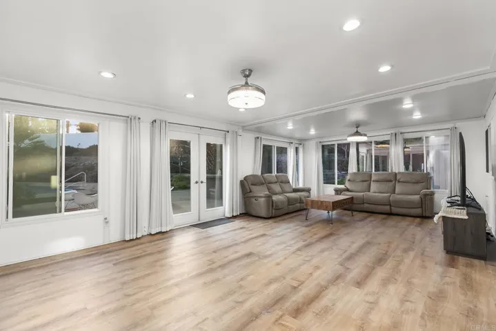 11922 Via Hacienda, El Cajon, California 92019