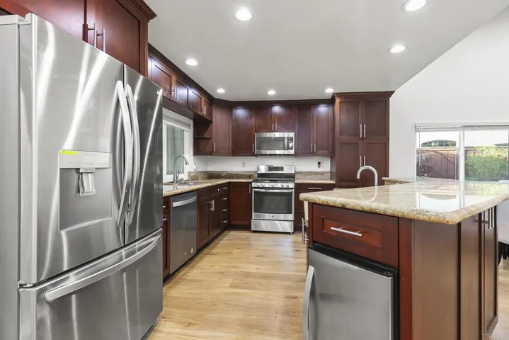 11922 Via Hacienda, El Cajon, California 92019