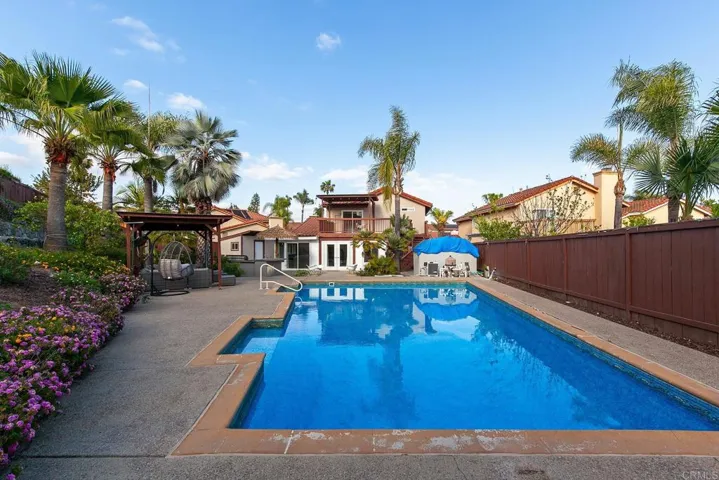 11922 Via Hacienda, El Cajon, California 92019