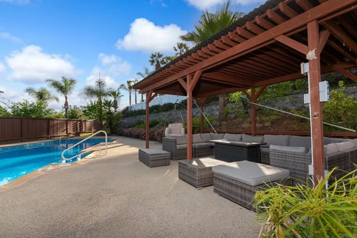 11922 Via Hacienda, El Cajon, California 92019
