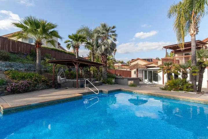 11922 Via Hacienda, El Cajon, California 92019