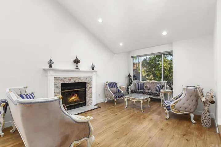 11922 Via Hacienda, El Cajon, California 92019