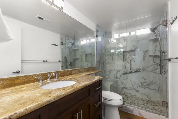 11922 Via Hacienda, El Cajon, California 92019