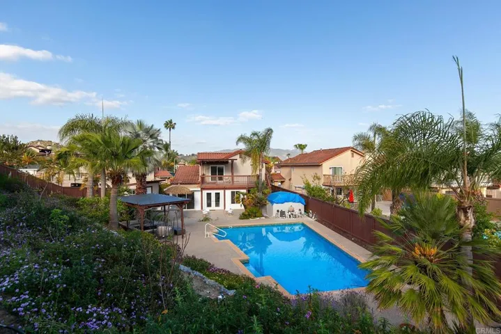 11922 Via Hacienda, El Cajon, California 92019