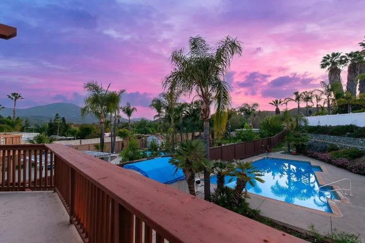11922 Via Hacienda, El Cajon, California 92019