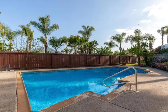 11922 Via Hacienda, El Cajon, California 92019