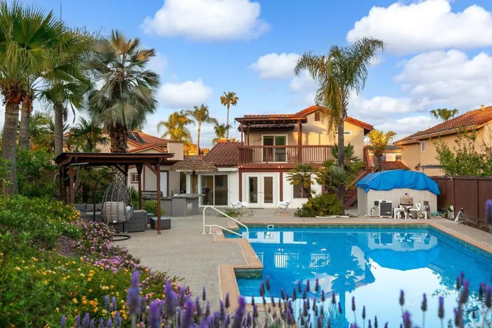 11922 Via Hacienda, El Cajon, California 92019