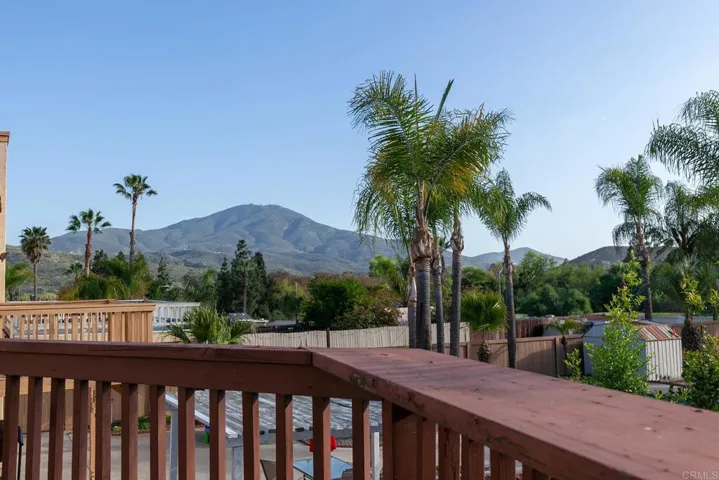 11922 Via Hacienda, El Cajon, California 92019