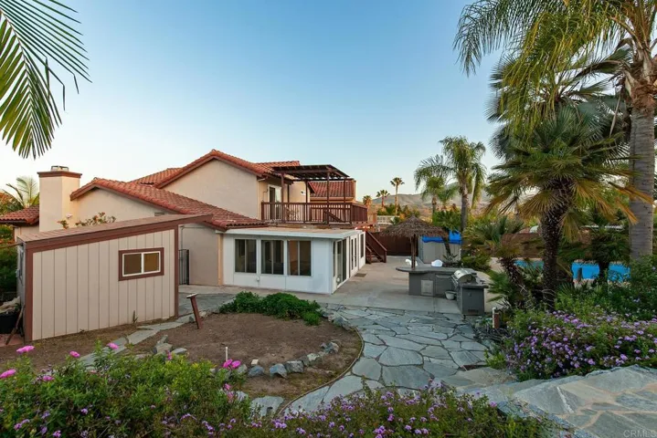 11922 Via Hacienda, El Cajon, California 92019