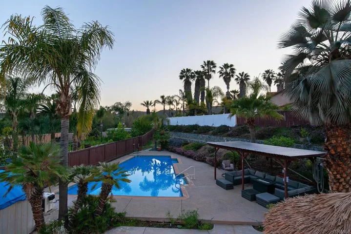 11922 Via Hacienda, El Cajon, California 92019