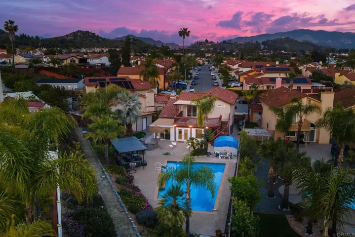 11922 Via Hacienda, El Cajon, California 92019
