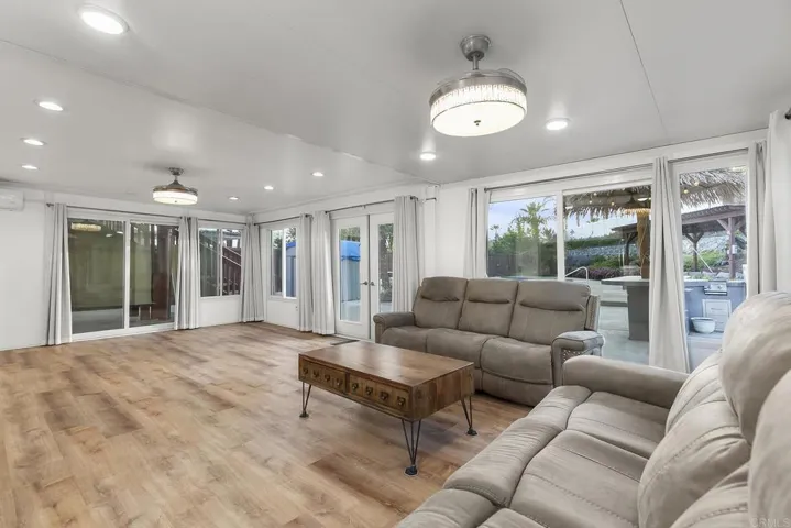 11922 Via Hacienda, El Cajon, California 92019