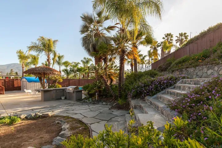 11922 Via Hacienda, El Cajon, California 92019