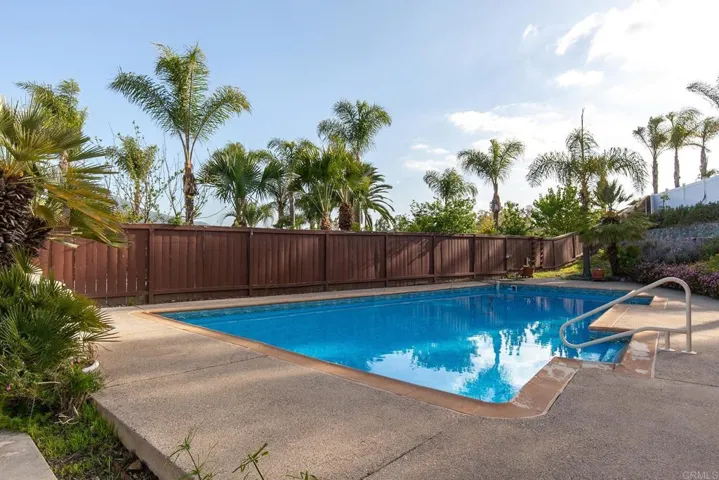 11922 Via Hacienda, El Cajon, California 92019