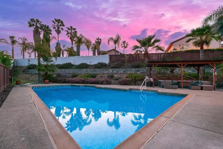 11922 Via Hacienda, El Cajon, California 92019