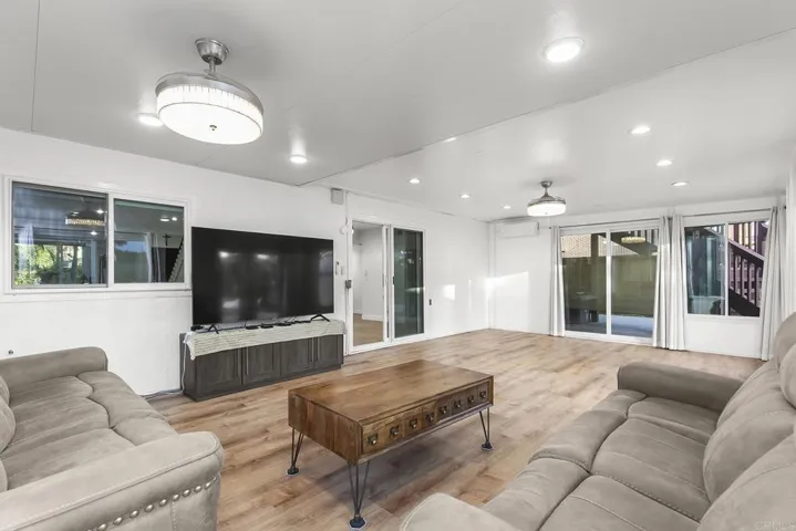 11922 Via Hacienda, El Cajon, California 92019