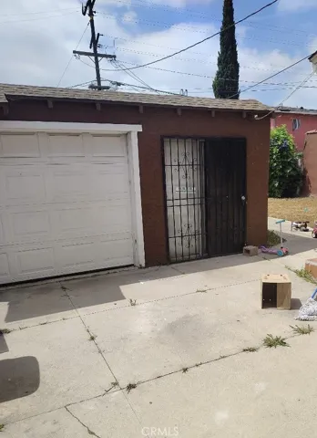 Detached garage