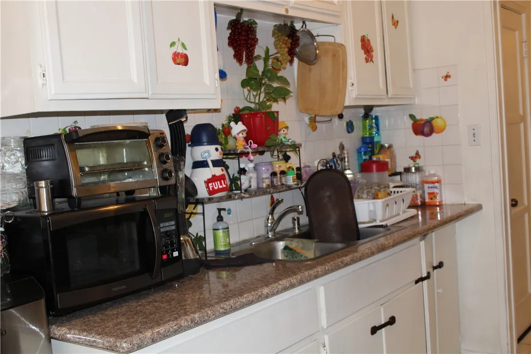 531 S Hillview Avenue, Los Angeles, California 90022 home-pic-12