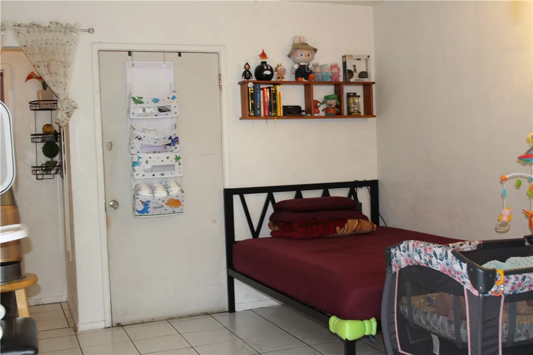 531 S Hillview Avenue, Los Angeles, California 90022 home-pic-3