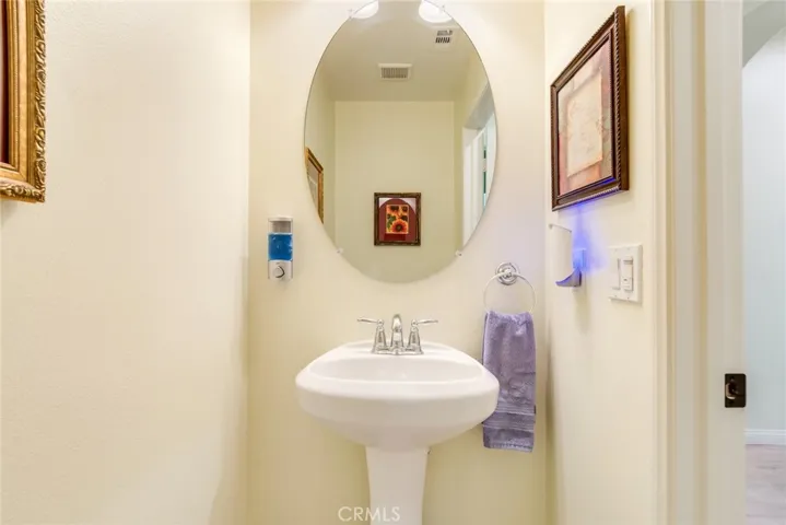 Guest 1/2 Bath