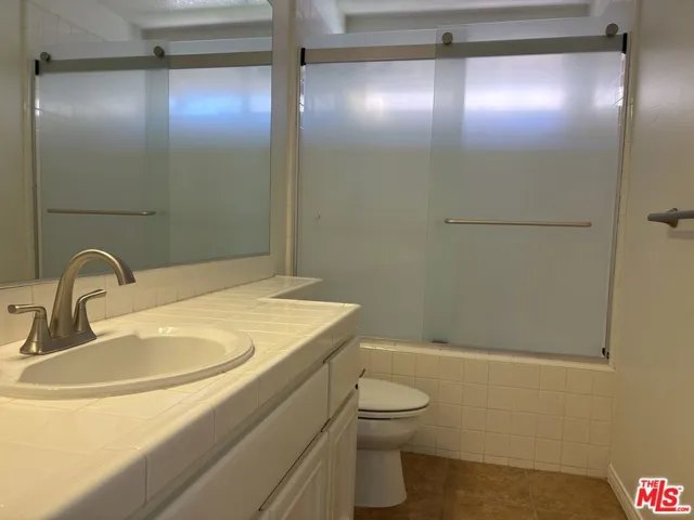 247 Saint Croix Court, Oak Park, California 91377