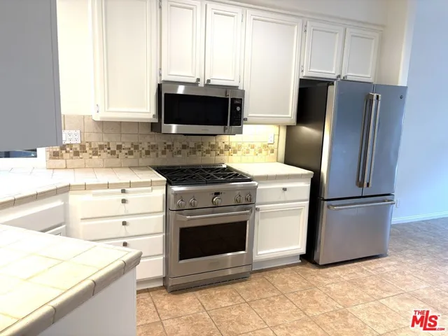 247 Saint Croix Court, Oak Park, California 91377