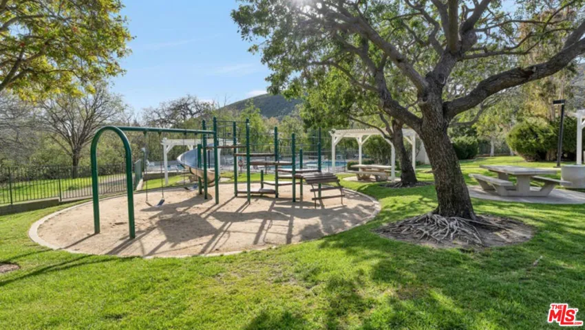 247 Saint Croix Court, Oak Park, California 91377