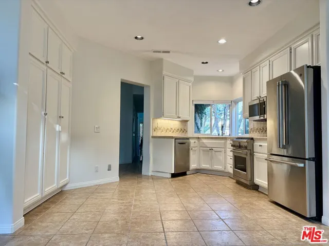 247 Saint Croix Court, Oak Park, California 91377