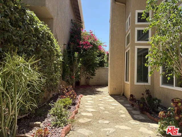247 Saint Croix Court, Oak Park, California 91377
