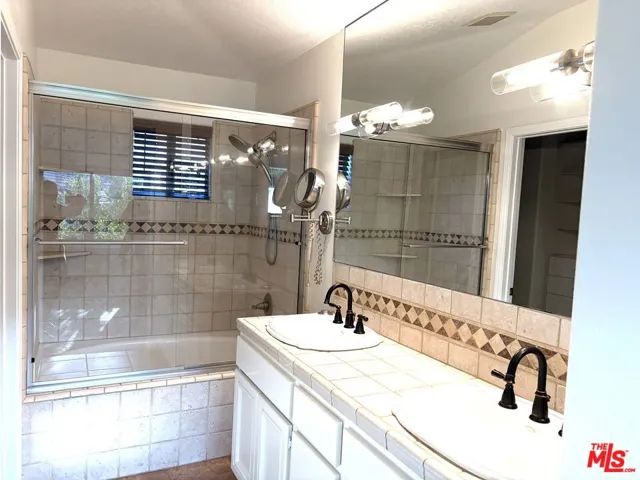 247 Saint Croix Court, Oak Park, California 91377