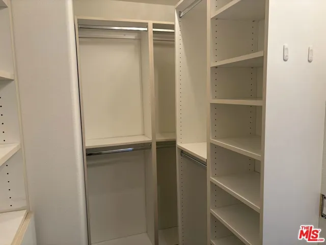 247 Saint Croix Court, Oak Park, California 91377