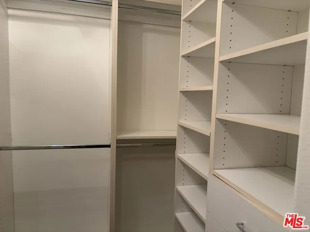 247 Saint Croix Court, Oak Park, California 91377