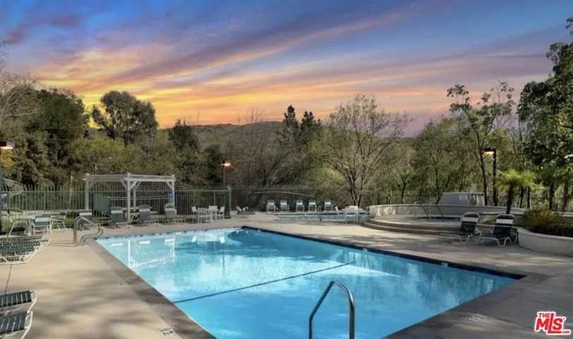 247 Saint Croix Court, Oak Park, California 91377