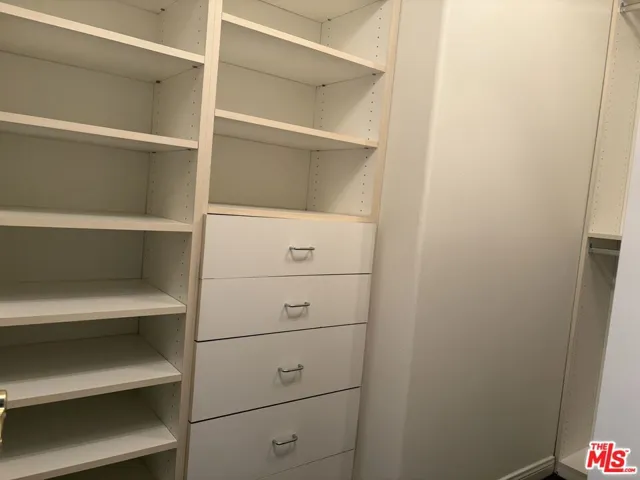 247 Saint Croix Court, Oak Park, California 91377
