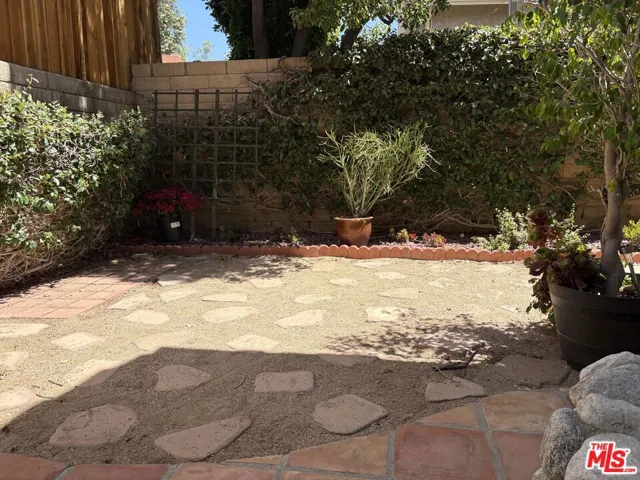 247 Saint Croix Court, Oak Park, California 91377