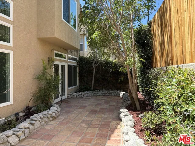 247 Saint Croix Court, Oak Park, California 91377