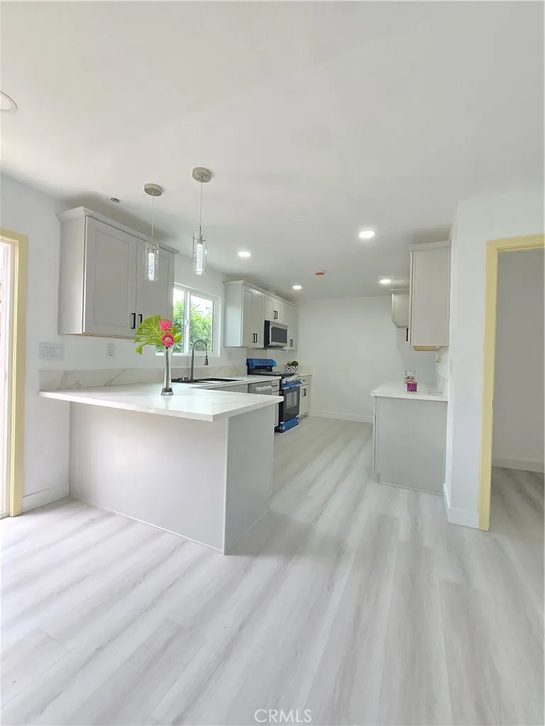 140 E Colden Avenue, Los Angeles, California 90003 home-pic-13