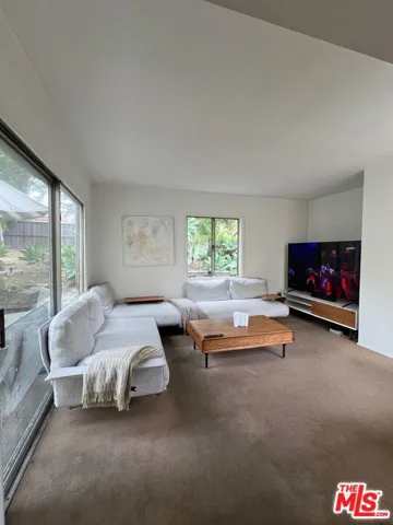 4022 Los Feliz Den