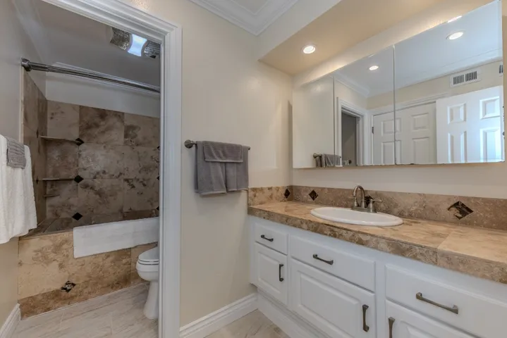 23342 Caminito Juanico 304, Laguna Hills, California 92653