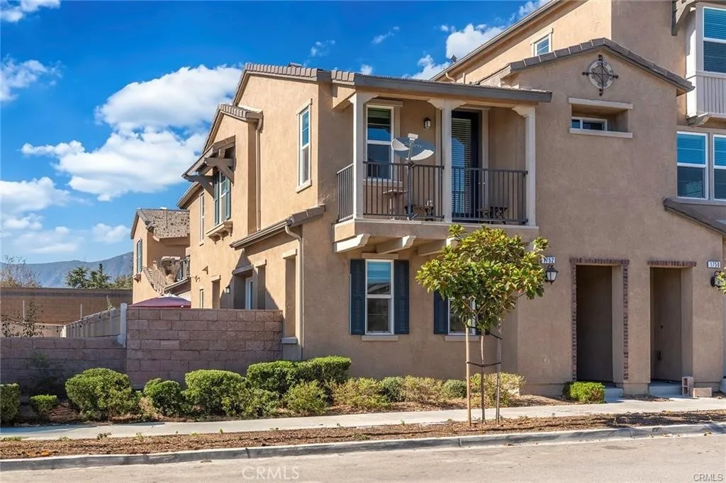 1752 Apricot Tree Place, Upland, California 91784 home-pic-1