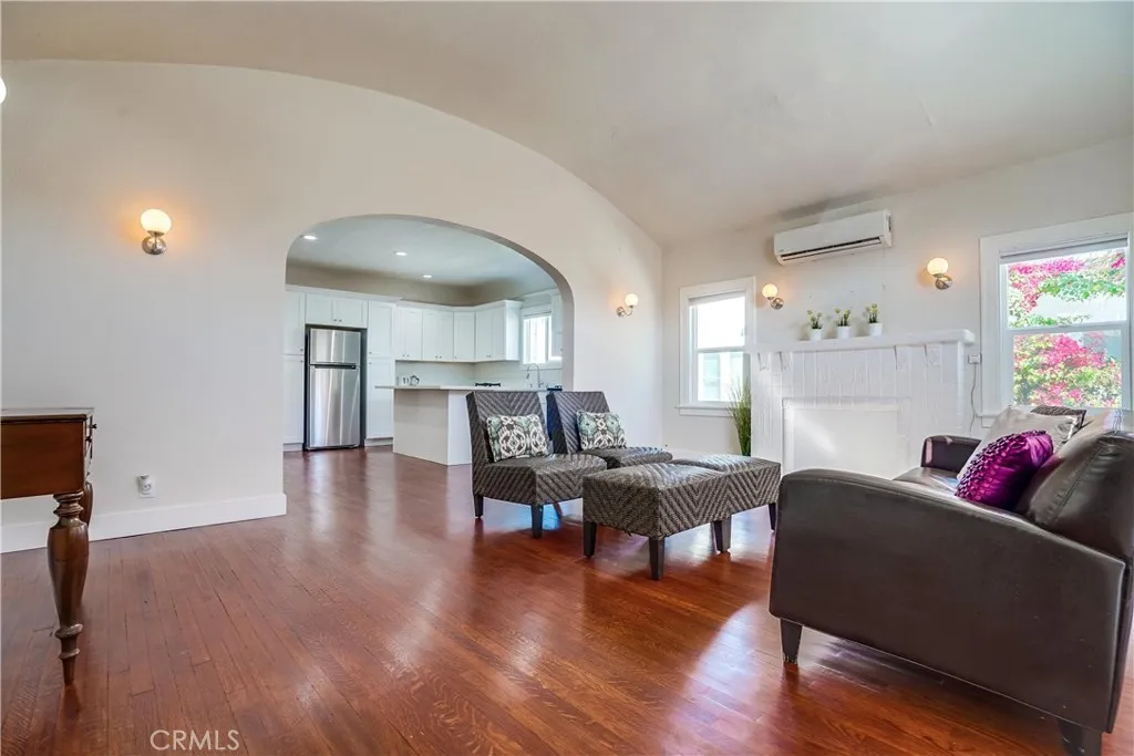 3015 Edgehill Drive, Los Angeles, California 90018 home-pic-39