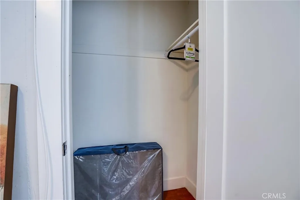 3015 Edgehill Drive, Los Angeles, California 90018 home-pic-18